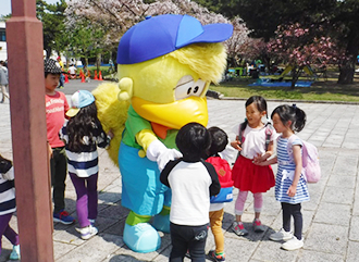 写真, パーキィ君と子どもたち